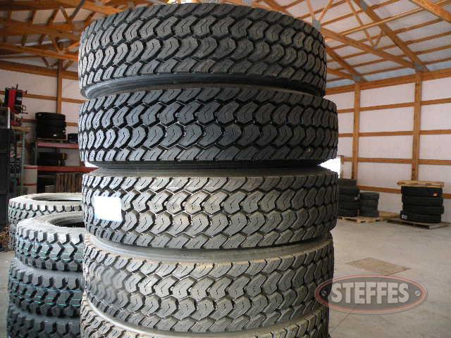 (4) 285-75R24.5 Tires,_4.JPG